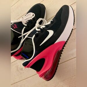 NWT Nike Air Max 270